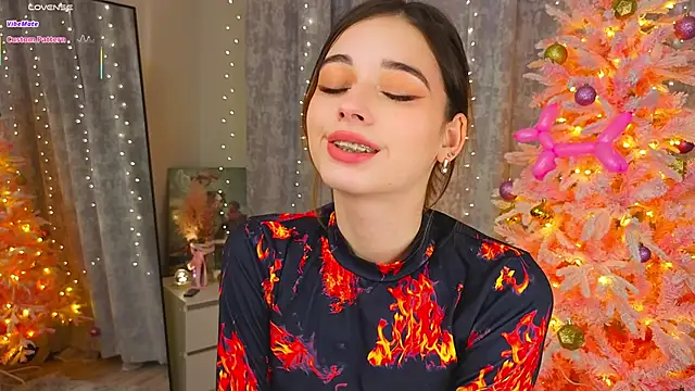 Snapshot of LunaraRada chatting on 16, 12, 2025 LunaraRada online show from 16, 12, 2025