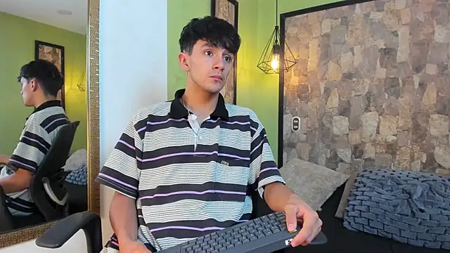 Snapshot of Axel_Draven chatting on 18, 11, 2025 Axel Draven online show from 18, 11, 2025