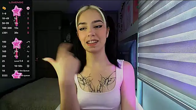 Snapshot of Kittyross chatting on 26, 11, 2025 Kittyross online show from 26, 11, 2025