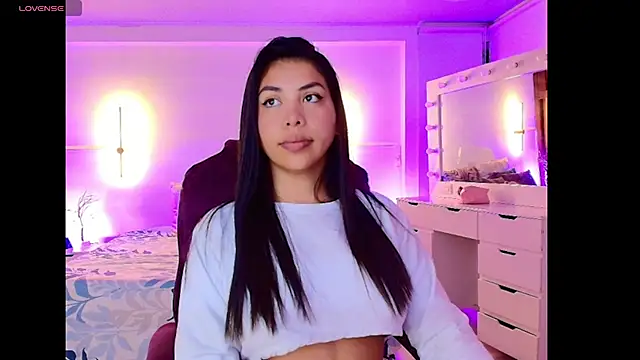 Snapshot of kloe28 chatting on 11, 11, 2025 kloe28 online show from 11, 11, 2025