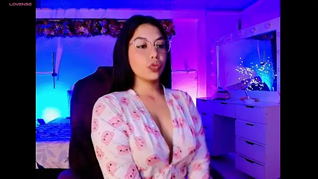 Snapshot of kloe28 chatting on 20, 11, 2025 kloe28 online show from 20, 11, 2025