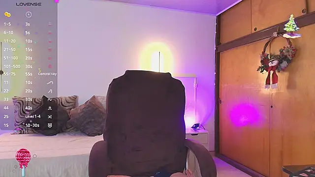 Snapshot of kloe28 chatting on 28, 11, 2025 kloe28 online show from 28, 11, 2025