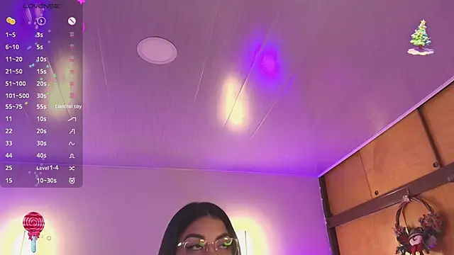 Snapshot of kloe28 chatting on 29, 11, 2025 kloe28 online show from 29, 11, 2025