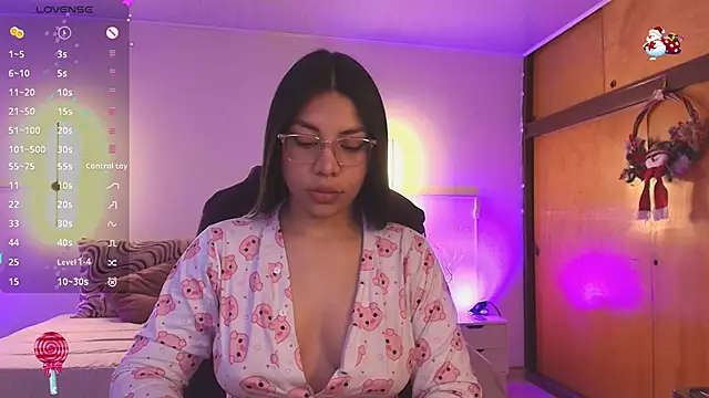 Snapshot of kloe28 chatting on 3, 12, 2025 kloe28 online show from 3, 12, 2025