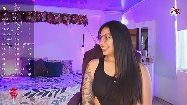 Snapshot of kloe28 chatting on 15, 12, 2025 kloe28 online show from 15, 12, 2025