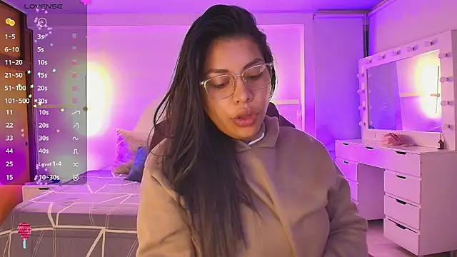 Snapshot of kloe28 chatting on 14, 2, 2026 kloe28 online show from 14, 2, 2026