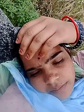 Snapshot of Cuty_nensi chatting on 8, 10, 2025 Cuty nensi online show from 8, 10, 2025