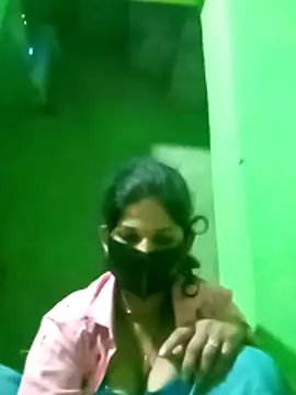 Snapshot of Cuty_nensi chatting on 28, 10, 2025 Cuty nensi online show from 28, 10, 2025