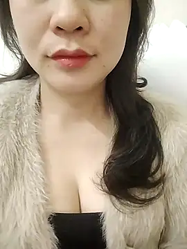 Girl Shy2000 online show from 15, 1, 2026