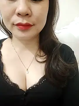 Girl Shy2000 online show from 18, 2, 2026