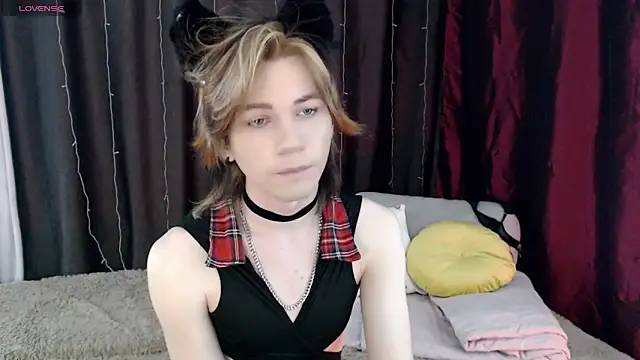 Snapshot of evan_reinhart chatting on 23, 10, 2025 evan reinhart online show from 23, 10, 2025