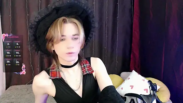 Snapshot of evan_reinhart chatting on 28, 10, 2025 evan reinhart online show from 28, 10, 2025