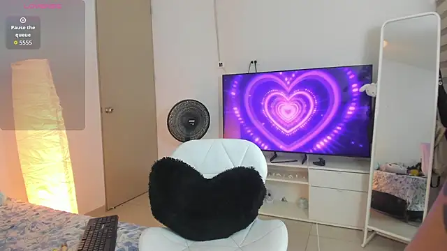 addison sparkle online show from 4, 2, 2026