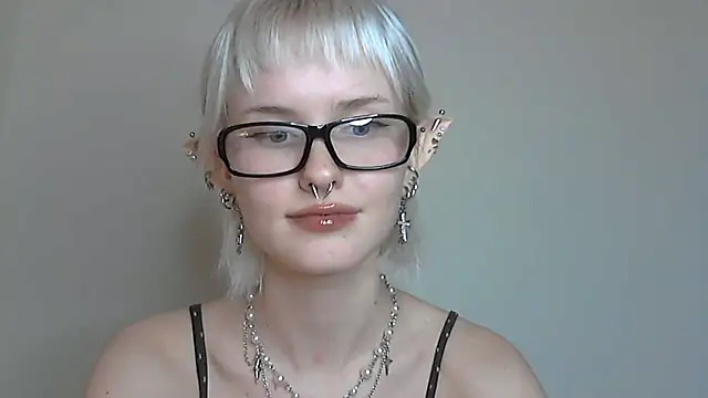 Snapshot of Paradoxy_ chatting on 29, 10, 2025 Paradoxy online show from 29, 10, 2025