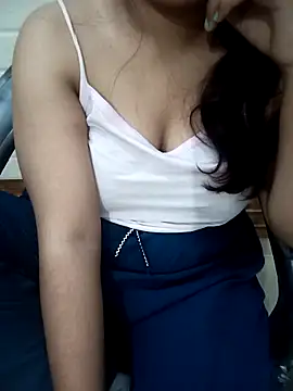 Snapshot of Minakshi_677 chatting on 13, 12, 2025 Minakshi 677 online show from 13, 12, 2025