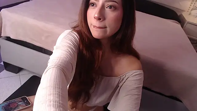 Snapshot of Adrianna5_ chatting on 8, 11, 2025 Adrianna5 online show from 8, 11, 2025