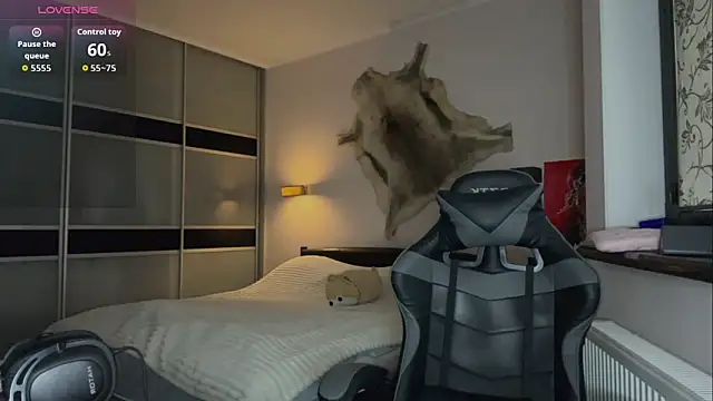 EvaCarter1 online show from 11, 10, 2025