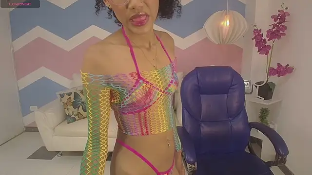 Snapshot of adisson_petite1 chatting on 1, 10, 2025 adisson petite1 online show from 1, 10, 2025