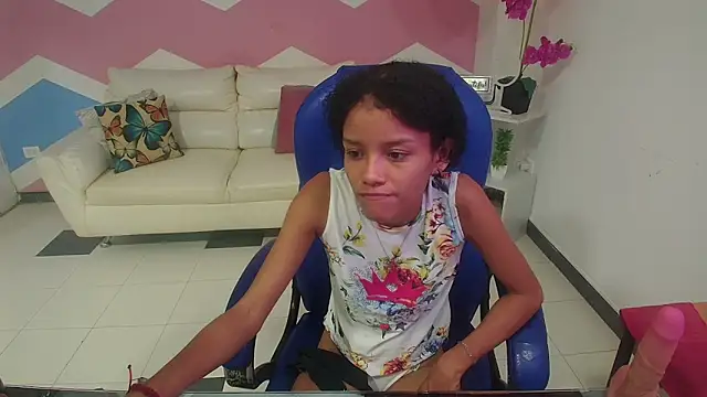 Snapshot of adisson_petite1 chatting on 3, 10, 2025 adisson petite1 online show from 3, 10, 2025