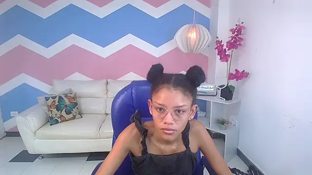 Snapshot of adisson_petite1 chatting on 6, 10, 2025 adisson petite1 online show from 6, 10, 2025