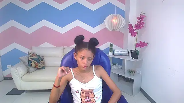 Snapshot of adisson_petite1 chatting on 7, 10, 2025 adisson petite1 online show from 7, 10, 2025