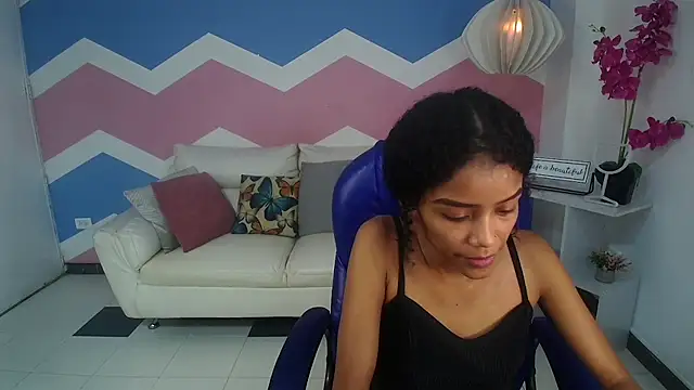 Snapshot of adisson_petite1 chatting on 12, 10, 2025 adisson petite1 online show from 12, 10, 2025