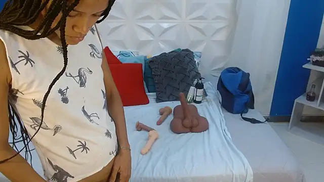 Snapshot of adisson_petite1 chatting on 16, 11, 2025 adisson petite1 online show from 16, 11, 2025