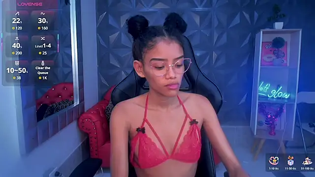 Snapshot of adisson_petite1 chatting on 28, 11, 2025 adisson petite1 online show from 28, 11, 2025