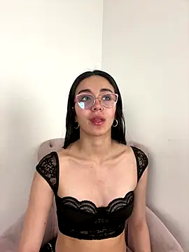 Snapshot of Liaa_sr chatting on 8, 10, 2025 Liaa sr online show from 8, 10, 2025