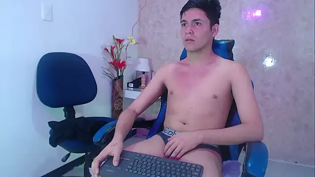 Snapshot of Aaron_Foxxx chatting on 10, 10, 2025 Aaron Foxxx online show from 10, 10, 2025