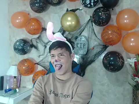 Snapshot of Aaron_Foxxx chatting on 27, 10, 2025 Aaron Foxxx online show from 27, 10, 2025