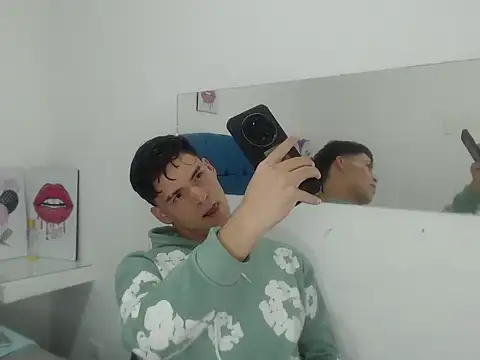 Snapshot of Aaron_Foxxx chatting on 15, 11, 2025 Aaron Foxxx online show from 15, 11, 2025