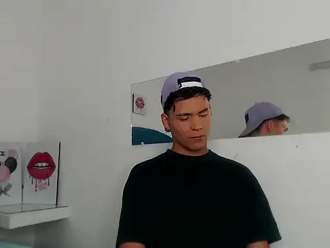 Snapshot of Aaron_Foxxx chatting on 16, 11, 2025 Aaron Foxxx online show from 16, 11, 2025