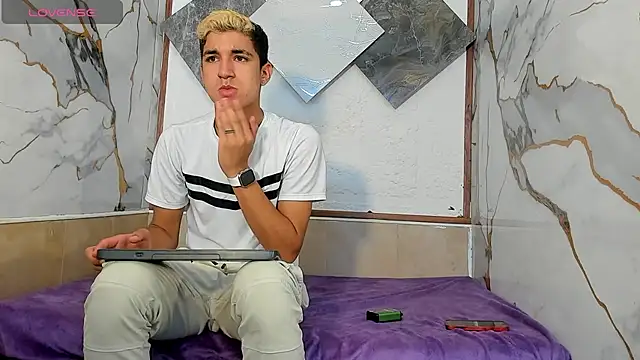 Snapshot of Stiben_boy chatting on 9, 10, 2025 Stiben boy online show from 9, 10, 2025