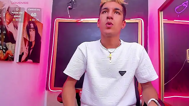 Snapshot of Stiben_boy chatting on 13, 10, 2025 Stiben boy online show from 13, 10, 2025