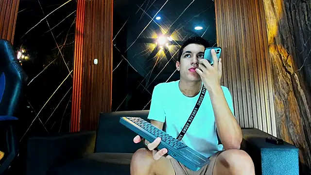 Snapshot of Stiben_boy chatting on 18, 10, 2025 Stiben boy online show from 18, 10, 2025