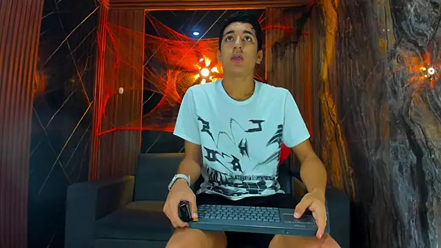 Snapshot of Stiben_boy chatting on 21, 10, 2025 Stiben boy online show from 21, 10, 2025