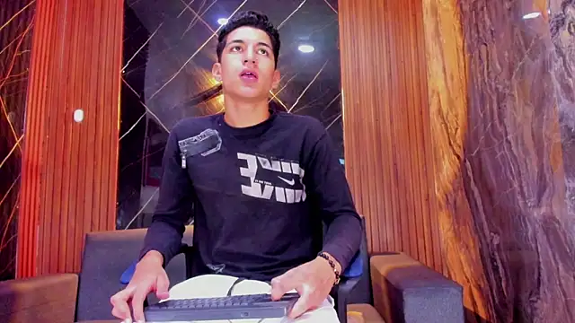 Snapshot of Stiben_boy chatting on 9, 11, 2025 Stiben boy online show from 9, 11, 2025