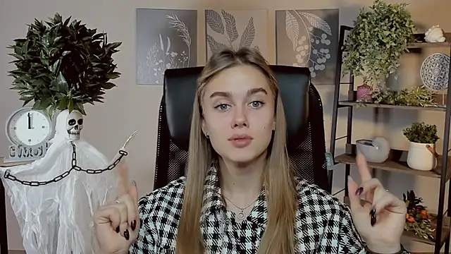 JuneWoods online show from 31, 10, 2025