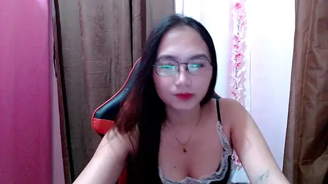 Snapshot of pinayscarlet chatting on 12, 10, 2025 pinayscarlet online show from 12, 10, 2025