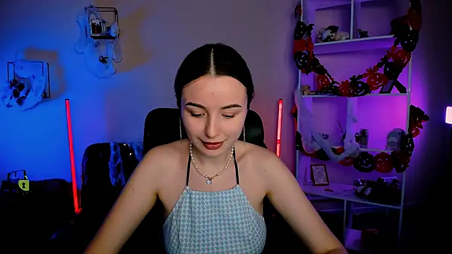 Snapshot of leslie_bird chatting on 24, 10, 2025 leslie bird online show from 24, 10, 2025