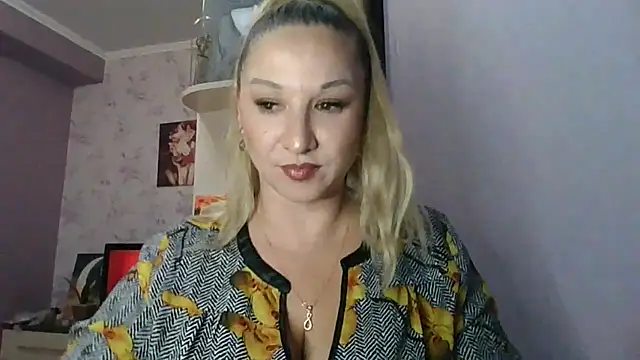 Snapshot of marii-a39 chatting on 1, 10, 2025 marii-a39 online show from 1, 10, 2025