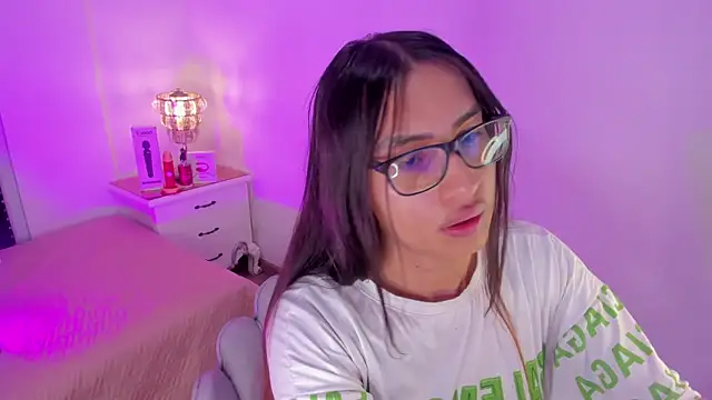 Snapshot of cherrylady_02 chatting on 6, 11, 2025 cherrylady 02 online show from 6, 11, 2025