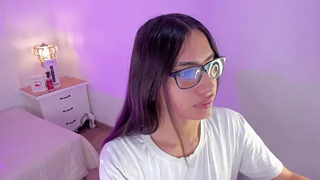 Snapshot of cherrylady_02 chatting on 9, 11, 2025 cherrylady 02 online show from 9, 11, 2025