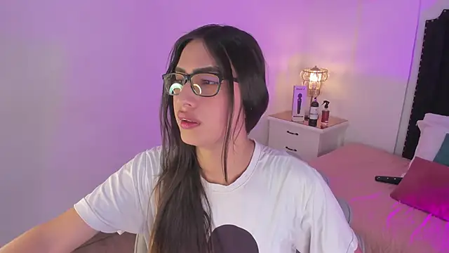 Snapshot of cherrylady_02 chatting on 20, 11, 2025 cherrylady 02 online show from 20, 11, 2025