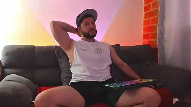 Snapshot of TomSloam chatting on 10, 10, 2025 TomSloam online show from 10, 10, 2025