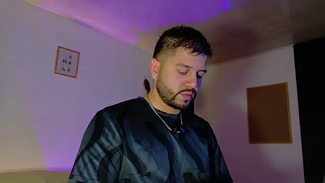 Snapshot of TomSloam chatting on 14, 11, 2025 TomSloam online show from 14, 11, 2025