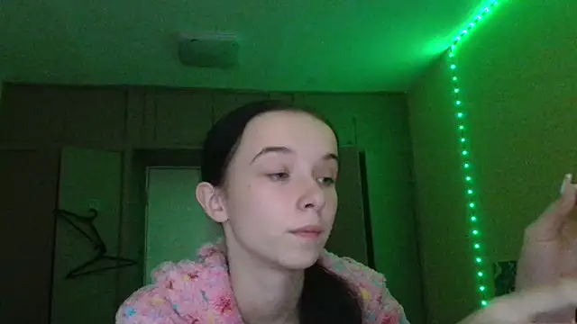 Snapshot of Emilia_Light chatting on 10, 10, 2025 Emilia Light online show from 10, 10, 2025