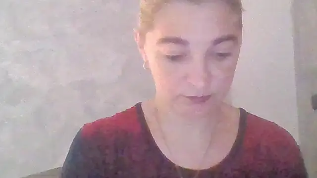 Snapshot of GoldenAngelMilf chatting on 8, 10, 2025 GoldenAngelMilf online show from 8, 10, 2025