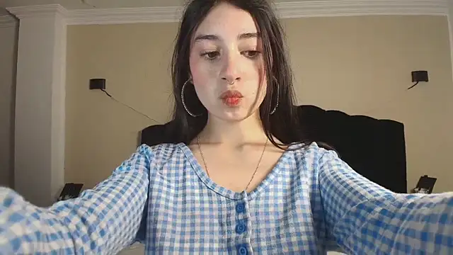 Snapshot of GabySweett_ chatting on 8, 10, 2025 GabySweett online show from 8, 10, 2025